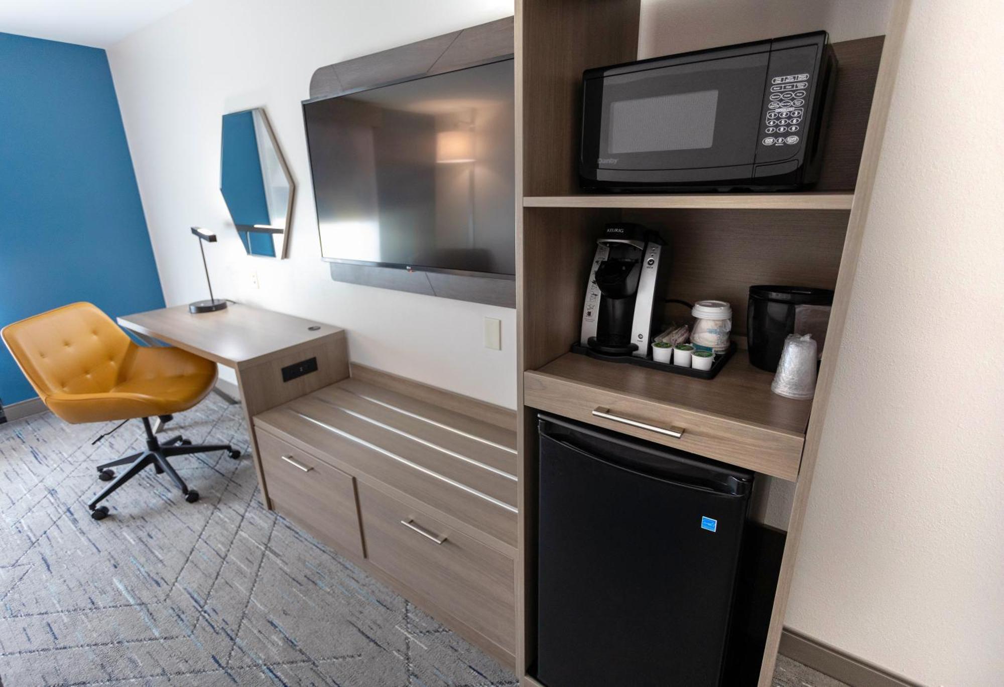 Holiday Inn Express & Suites - Huntsville Airport By Ihg Madison Bagian luar foto