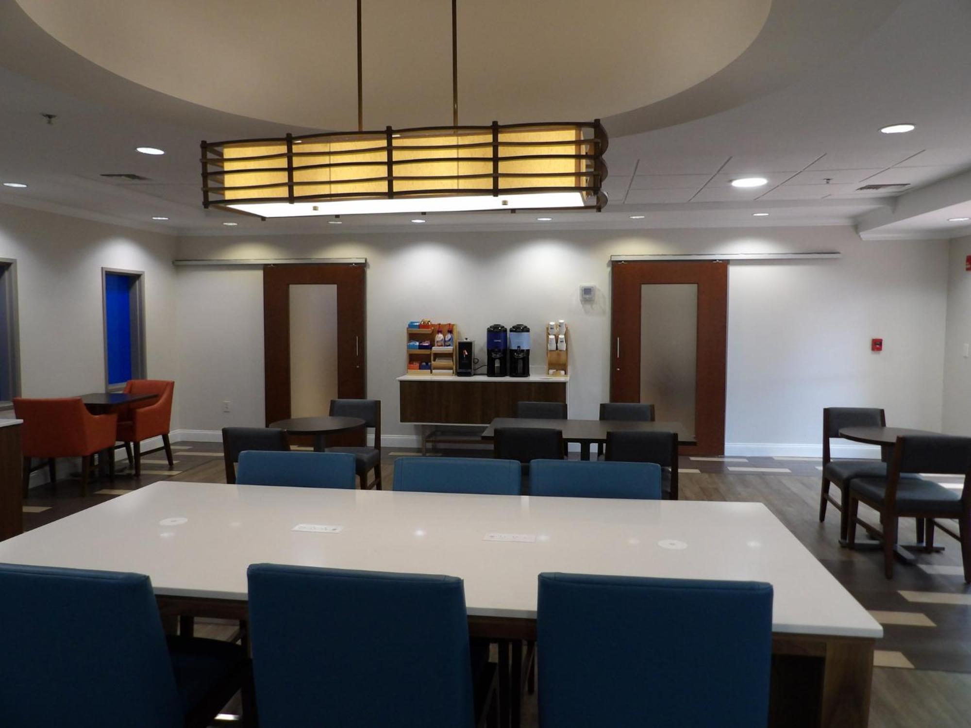 Holiday Inn Express & Suites - Huntsville Airport By Ihg Madison Bagian luar foto