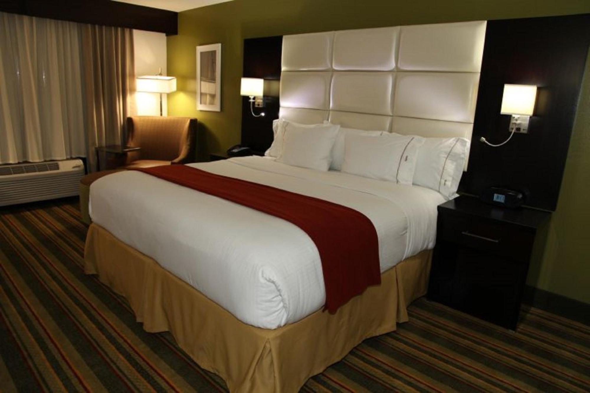 Holiday Inn Express & Suites - Huntsville Airport By Ihg Madison Bagian luar foto